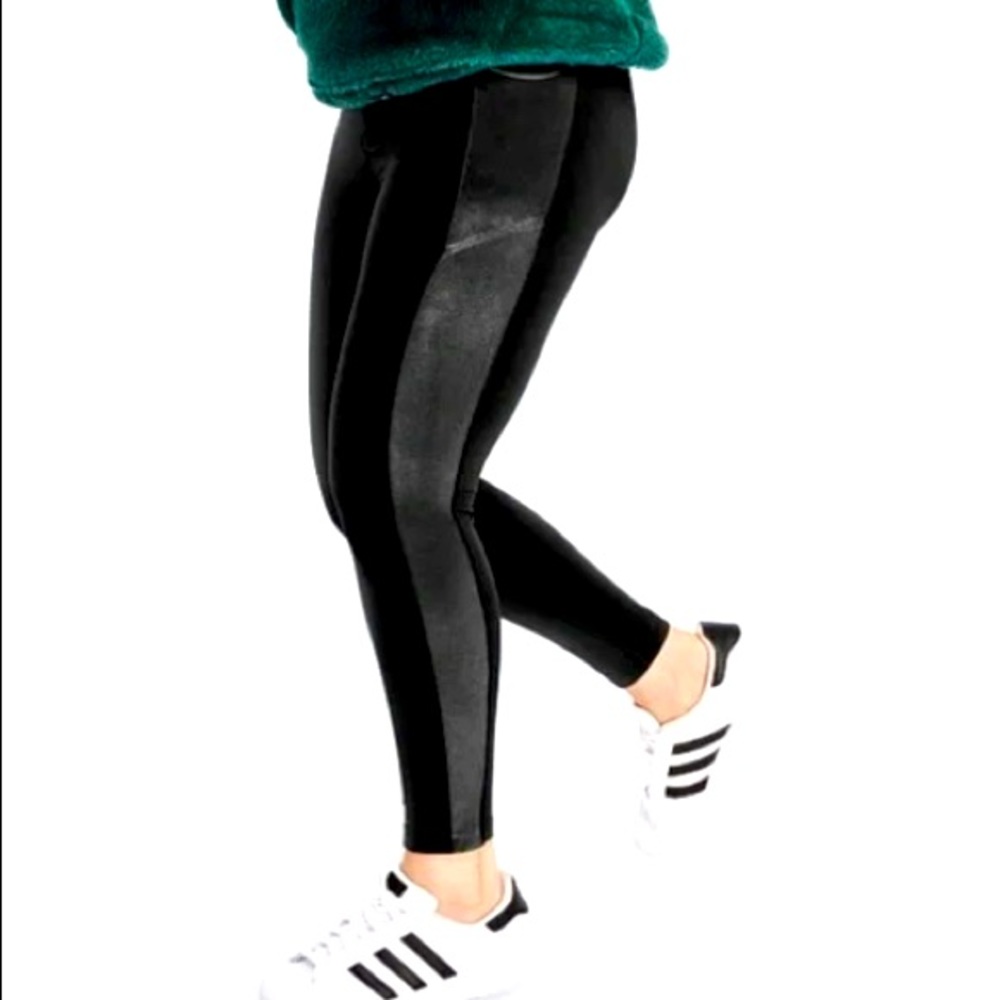 Victoria’s Secret PINK Black Leggings w/Velvet Stripe